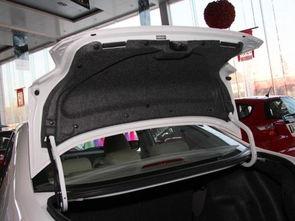 亚洲龙后排坐垫放倒视频,亚洲龙后排座椅放倒操作演示